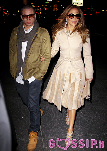 Jennifer Lopez in pubblico col toy boy