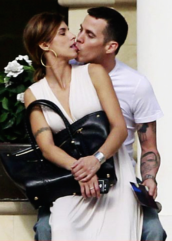 Eli Canalis, baci con Steve-O... Eli Canalis, baci con Steve-O...