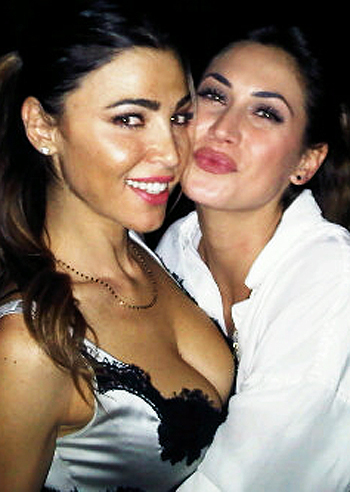 Melissa Satta, fa 26 con le amiche Melissa Satta, fa 26 con le amiche