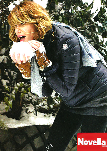 Alessia Marcuzzi, battaglia a palle di neve con Francesco Alessia Marcuzzi, battaglia a palle di neve con Francesco