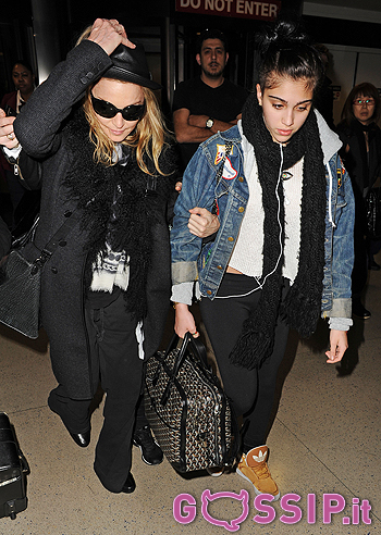Madonna protettiva con Lourdes: foto