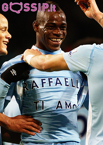 SuperMario Balotelli, gol con dedica alla Fico