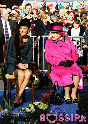 Kate Middleton ancora in tour con la Regina...