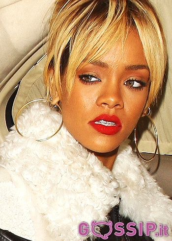 Rihanna, sponsor del fratello