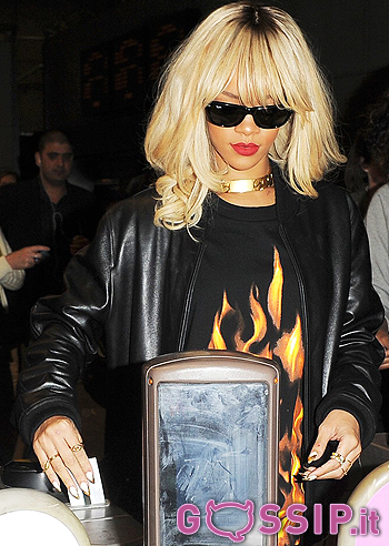 Rihanna in metro a Londra: foto
