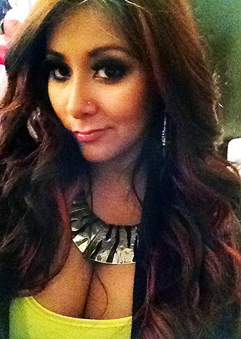 Snooki e il suo seno: "Non smette di crescere, ho paura!" Snooki e il suo seno: "Non smette di crescere, ho paura!"