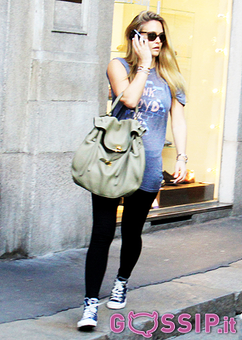 Bar Refaeli, shopping a Milano Bar Refaeli, shopping a Milano