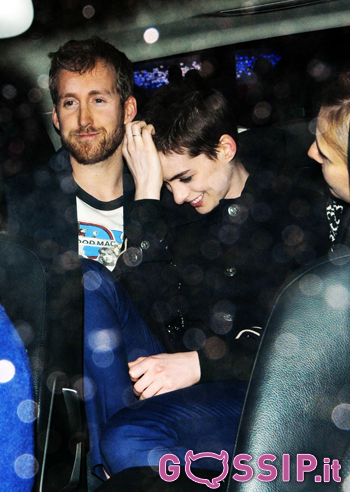 Anne Hathaway, look da maschiaccio Anne Hathaway, look da maschiaccio