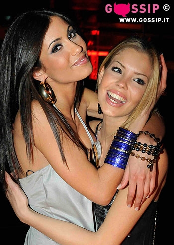 Costa e Fede: "Per essere veline bisogna essere intelligenti" Costa e Fede: "Per essere veline bisogna essere intelligenti"