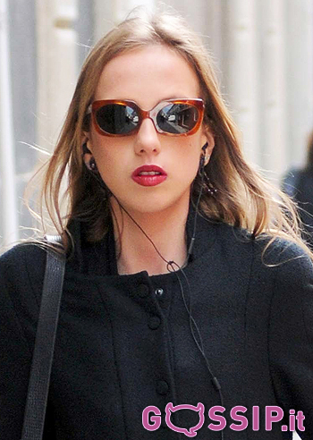 Allegra Versace in total black: foto