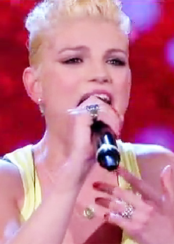 Emma Marrone ci dà un taglio