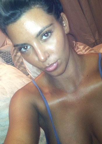 Kim Kardashian, abbronzatissima Kim Kardashian, abbronzatissima