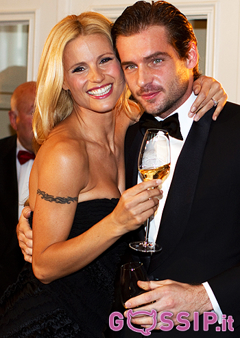 Michelle Hunziker e Tomaso Trussardi, primo bacio da red carpet