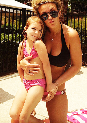 Jamie Lynn Spears, in piscina con Maddie Briann