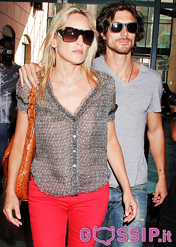 Sharon Stone ormai iseparabile da Mica