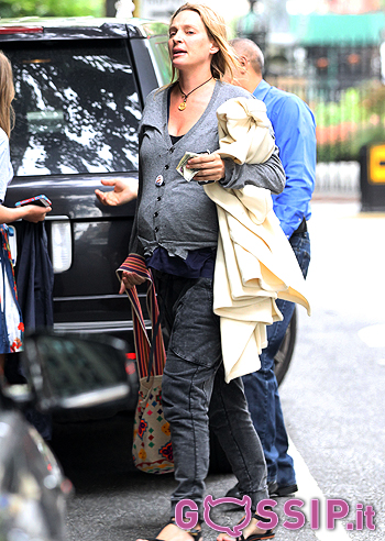 Uma Thurman, la gravidanza stanca: foto