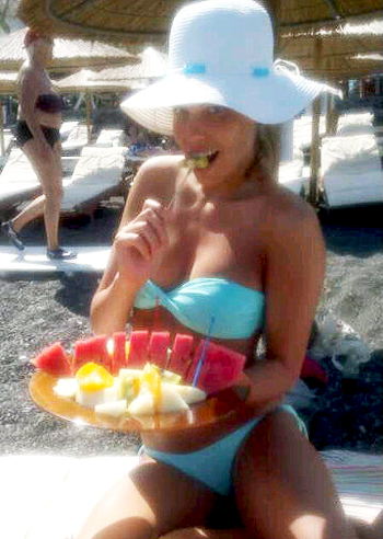 Costanza Caracciolo, vacanze a Santorini