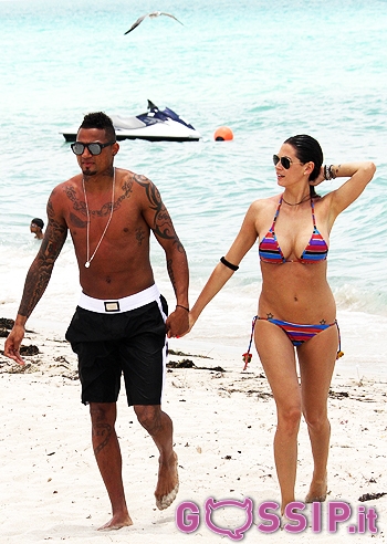 Melissa Satta, ultimo bagno a Miami con Boateng Melissa Satta, ultimo bagno a Miami con Boateng