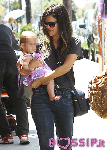 Rachel Bilson a passeggio con bebè