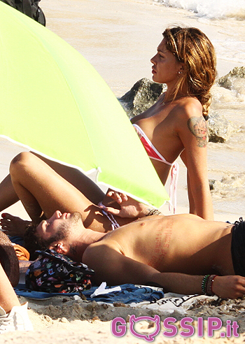 Belen Rodriguez a Formentera con Stefano diventa pudica Belen Rodriguez a Formentera con Stefano diventa pudica