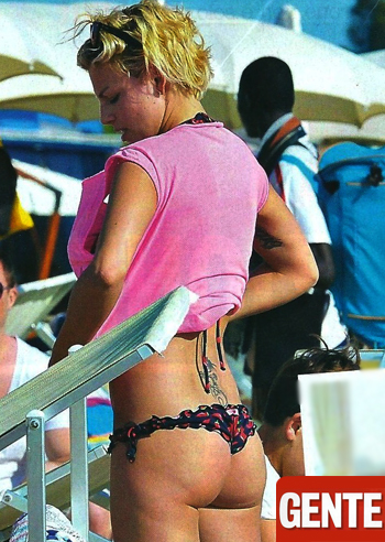 Emma Marrone, altro sexy bikini in Salento