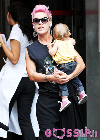 Pink, la piccola Willow pure sulla cover dello smartphone