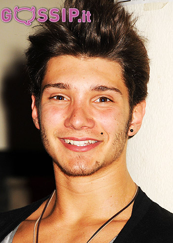 Stefano De Martino, per Belen attenzioni che per Emma non aveva