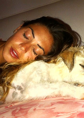 Melissa Satta, senza Boateng si consola con il cane