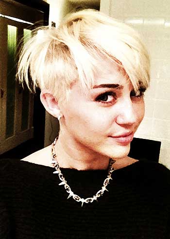 Colpo di testa per Miley Cyrus