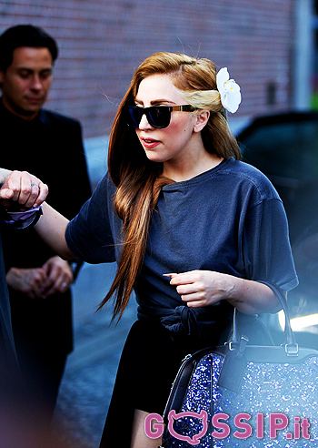 Lady Gaga color “Louis Vuitton”: le foto