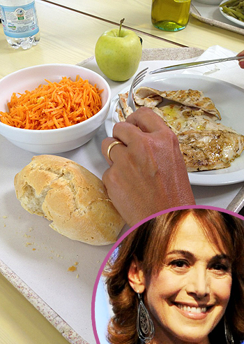 Barbara D'Urso, a pranzo si tiene leggera Barbara D'Urso, a pranzo si tiene leggera