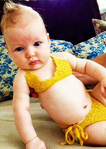 Jessica Simpson, ecco la figlia in bikini! Jessica Simpson, ecco la figlia in bikini!