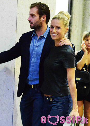 Michelle Hunziker, passeggiata relax con Tomaso
