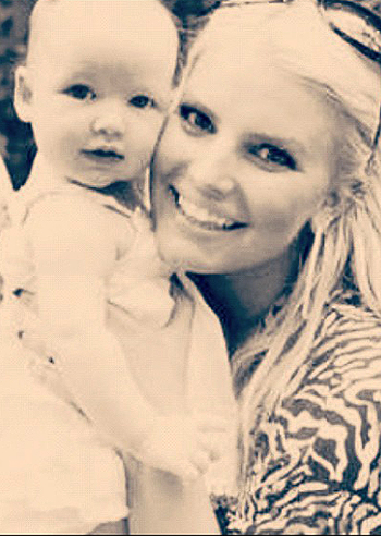Jessica Simpson, sul social con Maxwell: foto
