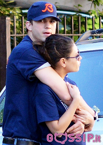 Mila Kunis e Ashton Kutcher, piccioncini a NY Mila Kunis e Ashton Kutcher, piccioncini a NY