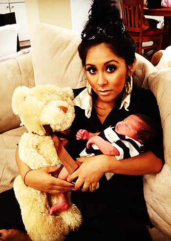 Snooki, mamma a tempo pieno su Twitter: foto