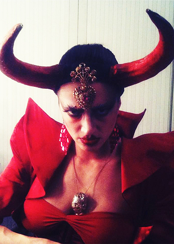 Asia Argento, diavolessa su Twitter