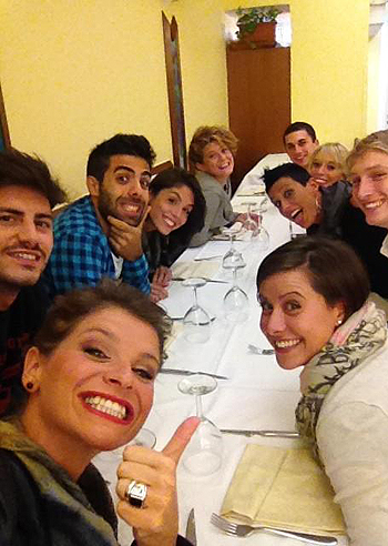 Ale Amoroso, una pizza con sorella e fidanzato