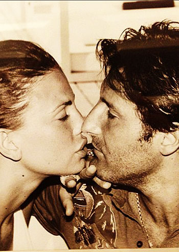 Claudia Galanti, torna su Twitter e cinguetta "Amore..." Claudia Galanti, torna su Twitter e cinguetta "Amore..."