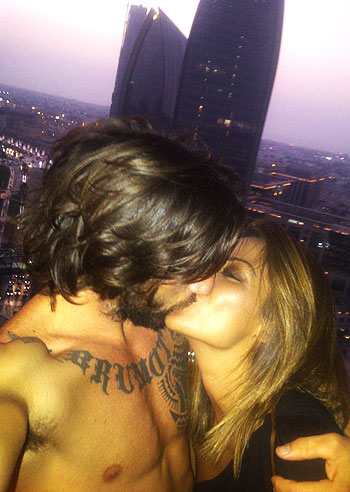 Giorgia Palmas e Vittorio Brumotti, bacio social Giorgia Palmas e Vittorio Brumotti, bacio social