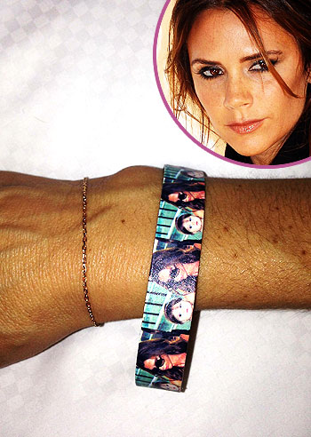 Vic e Harper in posa su un bracciale Vic e Harper in posa su un bracciale