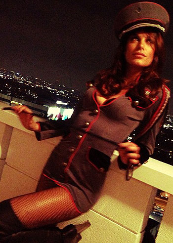 Eli Canalis, sexy militare per Halloween Eli Canalis, sexy militare per Halloween