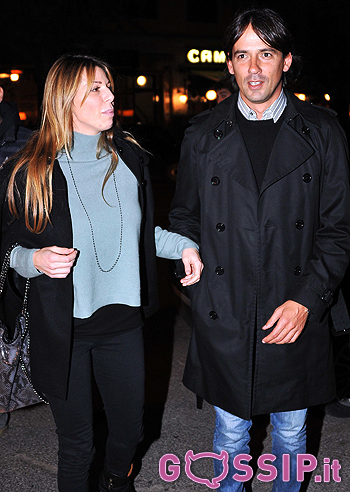 Simone Inzaghi con Gaia incinta al ristorante