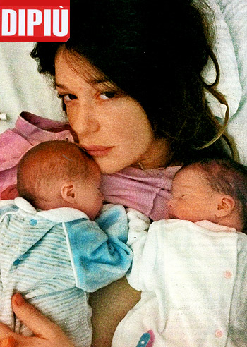 Alessia Fabiani, felice con Kim e Keira Alessia Fabiani, felice con Kim e Keira