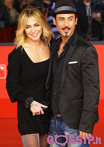 Paola Barale, con Raz Degan nessuna rottura