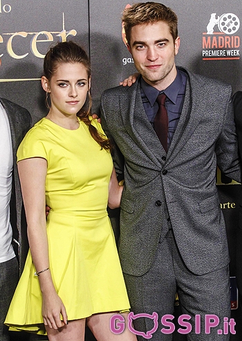 Robert e Kristen abbracciati a Madrid: foto