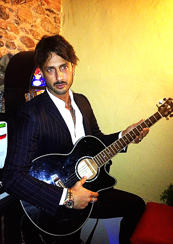 Fabrizio Corona le suona...
