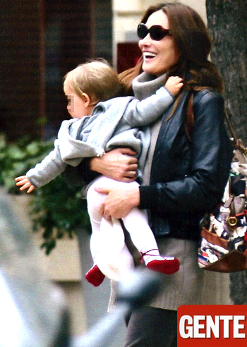 Carlà protettiva con Giulia