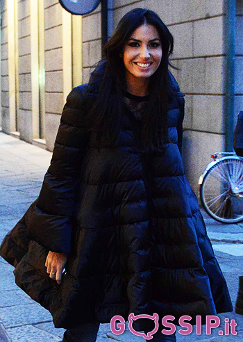 Elisabetta Gregoraci, col piumino fa la ruota