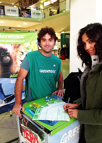 Caterina Balivo "braccata" da Greenpeace: foto